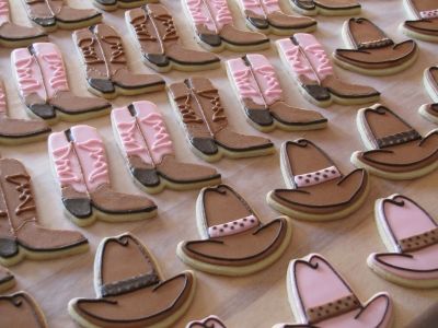 Cowboy Hat & Cowboy Boot Cookies By DesignGirlinMO on CakeCentral.com Cowgirl Boot Cookies, Western Treats, Boot Cookies, Cookies Cowboy, Western Cookies, Texas Cookies, Cowgirl Cookies, Vegan Shortbread, Horse Cookies