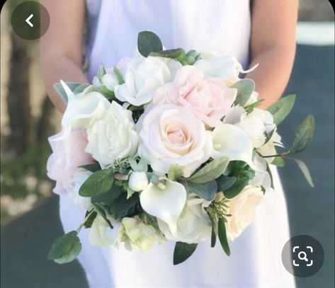 Chic Wedding Bouquet, Flower Pedestal, Beach Wedding Decorations Reception, Wedding Flower Guide, Boho Chic Wedding, Wedding Costs, Event Flowers, Wedding Flower Arrangements, Ideal Wedding