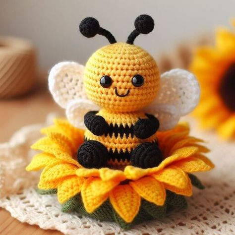 Cute Bees, Crochet Bird Patterns, Knitted Toys Free Patterns, Crochet Doll Tutorial, Embroidery Tips, Crochet Baby Dress Pattern, Crochet Bee, Crochet Animals Free Patterns, Bee Crafts