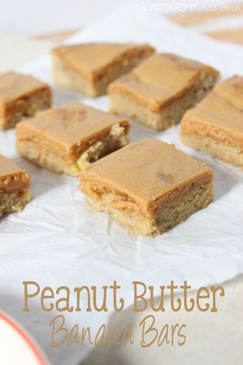 Peanut butter and banana remind me of my favorite childhood snack. These super easy Peanut Butter Banana Bars are going to become your favorite snack! | EverydayMadeFresh.com http://www.everydaymadefresh.com/peanut-butter-banana-bars/ Square Desserts, Fifties Party, Banana Brownies, Banana Bars, Peanut Butter Honey, Banana Dessert, Overripe Bananas, Bar Recipes, Easy Peanut Butter