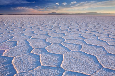 Uyuni Salt Flat | salt flat, Bolivia | Britannica Uyuni Salt Flats, Nature Destinations, America Latina, Salt Flats, Bolivia, Phuket, World Heritage Sites, Wonderful Places, Natural Wonders