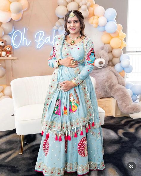 Baby Shower Dress For Mom Indian, Godh Bharai Outfit Indian, Baby Shower Clothes, Indian Baby Showers, Baby Shower Photography, Dresses For Pregnant Women, Lehenga Designs Simple, Shower Outfits, Baby Shower Outfit