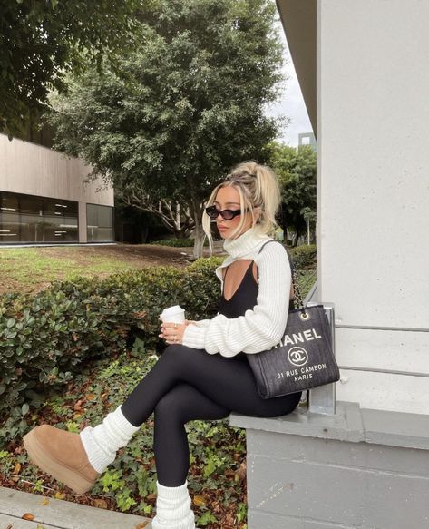 Modele Fitness, Look Legging, Uggs Outfit, Cold Outfits, Fall Fit, Mode Inspo, Autumn Outfit, Outfit Inspo Fall, Fall Fashion Outfits