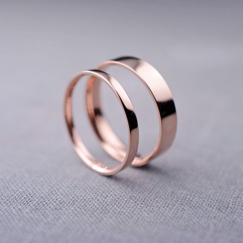 Smooth, simple rose gold wedding bands.  By Lily Emme. | http://emmalinebride.com/planning/rose-gold-wedding-ideas/ Gold Wedding Bands, Cheap Wedding Rings, Antique Engagement Ring, Wedding Rings Rose Gold, Rose Gold Wedding Bands, Wedding Rings Vintage, Rose Gold Wedding, Gold Wedding Rings, Gold Wedding Band