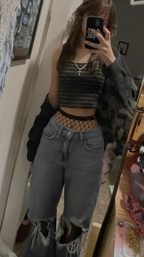 Alternative Outfit Ideas For Women, Alternative Style Women, Casual Egirl Outfit, Grunge Fancy Outfits, Grunge College Outfits, Alt Girl Outfits Aesthetic, Teen Grunge Outfits, School Outfits Alt, Grunge Women Outfits