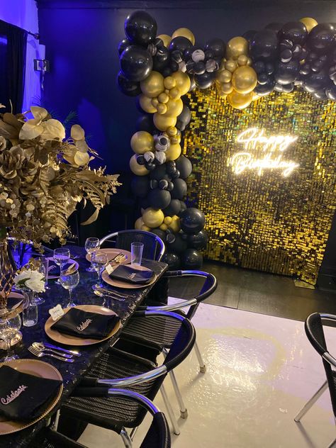 Venue Set Up For Birthday, Private Dinner Decor, Nice Birthday Dinner Ideas, Birthday Dinner Set Up Ideas For Him, Twins 18th Birthday Party Ideas, Mens Birthday Dinner Decor, 18th Birthday Dinner Ideas Party Themes, Graduation Dinner Table Ideas Restaurant, Birthday Dinner Set Up Ideas At Home