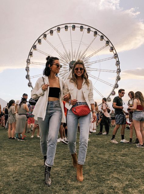 Festival Outfits Round Up - Pam Hetlinger goes to Coachella wearing Denim and Boots | TheGirlFromPanama.com Belt Bag Outfit, Rain Outfit, Look Festival, Music Festival Outfits, Music Festival Outfit, Coachella Outfit, Trendy Swimwear, Festival Looks, Bag Trends