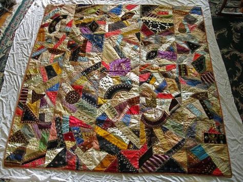 Ann Quilts: Embroidery Mistresspiece part 1 Sew Easy, Crazy Quilt, Panel Quilts, Favorite Hobby, Quilting Tutorials, Crazy Quilts, Vintage Quilts, Beautiful Quilts, Quilt Top