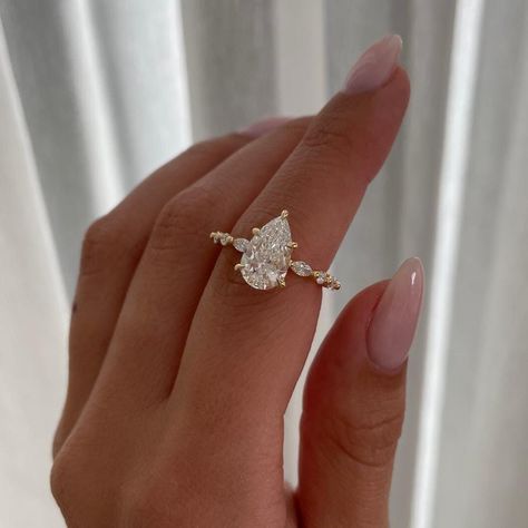 Celebrate your love with this stunning 3tcw Pear lab-grown diamond Engagement ring. Featuring a flawless Pear-shaped EF and VS diamond set in 10k/14k/18k White gold, it's both eco-friendly and elegant. 𝐈𝐆𝐈-𝐜𝐞𝐫𝐭𝐢𝐟𝐢𝐞𝐝 diamond for your peace of mind, this ring promises timeless beauty and an ethical choice. Perfect for a forever promise. 𝐂𝐞𝐧𝐭𝐞𝐫 𝐒𝐭𝐨𝐧𝐞 𝐃𝐞𝐭𝐚𝐢𝐥𝐬: ★ Shape: Pear ★ Size: 2.20ct ★ Color: EF ★ Clarity: VS ★ IGI-certified 𝐒𝐢𝐝𝐞 𝐒𝐭𝐨𝐧𝐞 𝐃𝐞𝐭𝐚𝐢𝐥𝐬: ★ Shape: Round And Marquise  ★ Size: Around 0.80ct Total ( Side Stone ) ★ Color: EF ★ Clarity: VS 𝐖𝐡𝐲 𝐂𝐡𝐨𝐨𝐬𝐞 𝐎𝐮𝐫 𝐋𝐚𝐛-𝐆𝐫𝐨𝐰𝐧 𝐃𝐢𝐚𝐦𝐨𝐧𝐝? - Superior Quality: Our lab-grown diamond offers exceptional brilliance and clarity. - Ethical and Sustainable: Enjoy conflict-free, environmenta Pretty Engagement Rings, Dream Wedding Ring, Cute Engagement Rings, Future Engagement Rings, Pear Ring, Pear Shaped Engagement Rings, Engagement Ring Shapes, Pear Engagement Ring, Dream Engagement