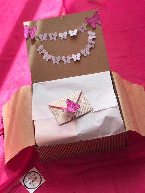 Pink Gift Ideas, Emoji Pictures, Butterfly Theme, Easy Diy Gifts, Butterfly Crafts, Birthday Box, Handmade Box, Diy Gift Box, Craft Box