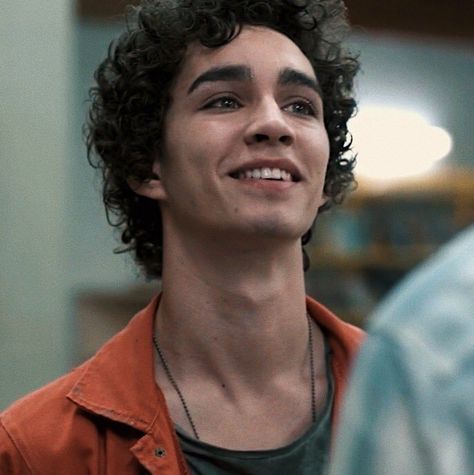 Nathan Misfits, Misfits Nathan, Stars Aesthetic, Hyper Fixation, Robert Sheehan, Yes Man, Irish Actors, Beautiful Man, Gorgeous Eyes