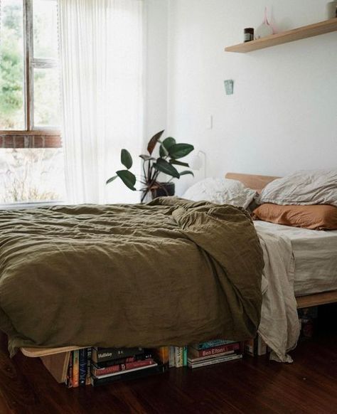 Olive Green Linen Duvet Cover, Olive Duvet Bedroom, Olive Linen Bedding, Green Linen Bedding Styling, Green Olive Bedroom, Grey And Green Bedding, Olive Bedding Bedroom Ideas, Green Bed Spread, Olive Bedding