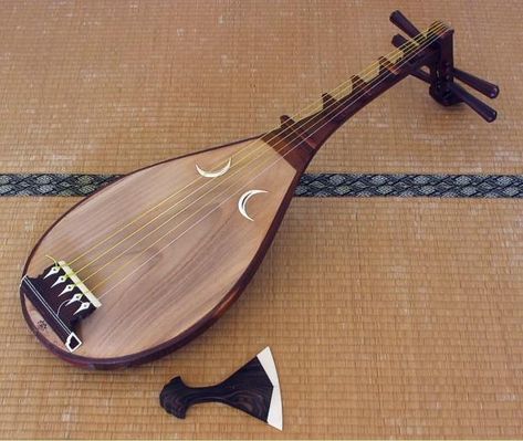 From J-pop to the more traditional, a lot of interesting music comes out of Japan. This once-enigmatic nation chronicles its history through its music. Here are four unique Japanese instruments for your next song. 1. Shamisen This lute-like instrument has three strings. It is played by pluck the strings with ginkgo leaf-shaped plectrum. Because the shamisen … Japanese Instruments, Traditional Instruments, Japanese Guitar, Magical Objects, Music And The Brain, Ju Jitsu, Wooden Bridge, Japanese Music, Japanese Film