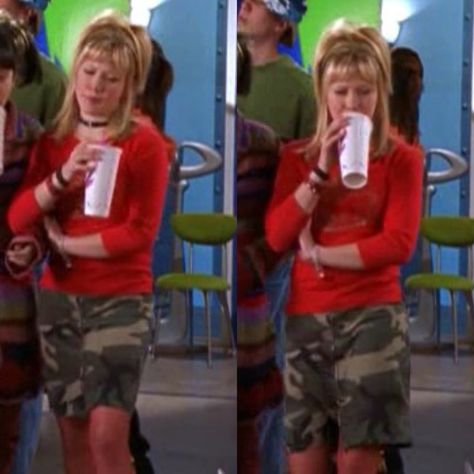 Lizzie Mcguire Style, Edna Costume, Lizzie Mcguire Aesthetic, Lizzie Mcguire Outfits, Movie Fits, 90s 2000s Fashion, Early 2000s Fashion, Lizzie Mcguire, Hilary Duff