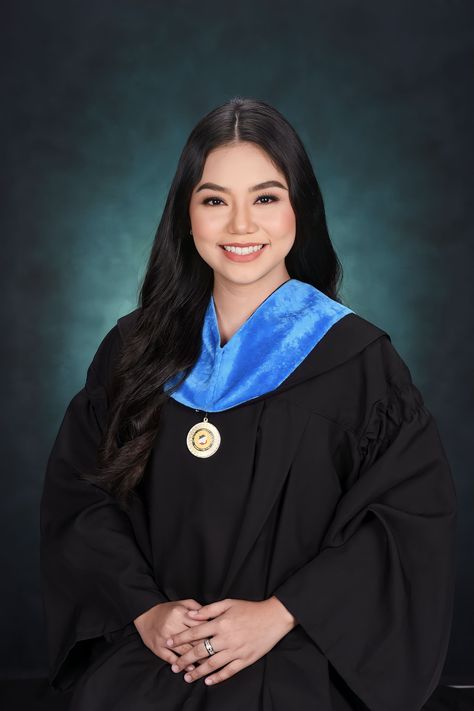 Graduation Portrait Makeup, Graduation Pictorial Pose Ideas, Grad Pic Poses Studio, Grad Photoshoot Makeup, Make Up For Graduation Pictorial Morena, Toga Graduation Pictorial, Grad Studio Photoshoot Ideas, Photoshoot Graduation Ideas Studio, Creative Grad Photoshoot