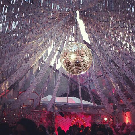 Studio 54 Party Theme, Disco Ball Light, Disco Wedding, Disco Party Decorations, Ball Birthday Parties, Disco Theme, Dance Floor Wedding, Prom Decor, Disco Fever