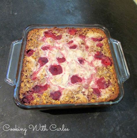 The perfect excuse to have cheesecake for breakfast and it's pretty healthy too!   Strawberry Cheesecake Baked Oatmeal is a fun way to switch up your breakfast routine! Strawberry Cheesecake Baked Oatmeal, Strawberry Cheesecake Oatmeal, Strawberry Preserves, Breakfast Routine, Oats Breakfast, Baked Oats, Breakfast Bars, Healthy Comfort Food, Baked Oatmeal