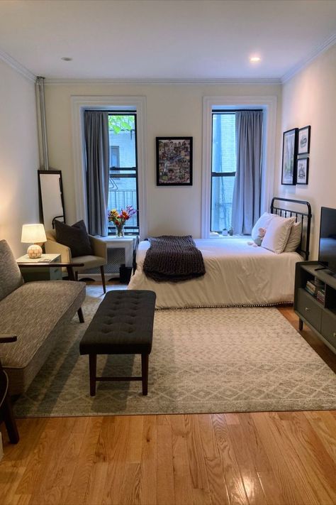 Two Bedroom Appartement, Cute Appartement Aesthetic, Appartment Interiors Aesthetic, Nyc Studio Apartment, Amazing Home Office, Living Room And Bedroom Combo, Nyc Studio Apartments, Apartemen Studio, Apartment In Nyc