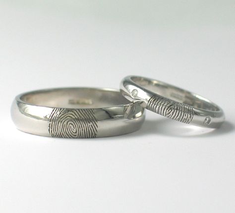 Fingerprint Wedding Rings Fingerprint Wedding, Fingerprint Ring, Promise Rings For Couples, Couple Wedding Rings, Catholic Wedding, Classic Wedding Rings, Initial Ring, Wedding Rings Unique, Hand Jewelry