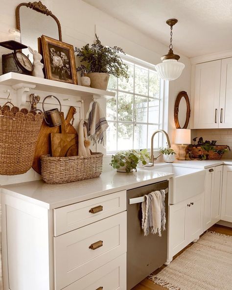 Cottagecore Home, White Kitchens, White Kitchen Design, Cozy Kitchen, French Country House, Great White, Cottage Kitchen, My New Room, Country Kitchen