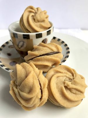 Coffee Kisses Coffee Kisses, Coffee Cookies Recipe, Coffee Biscuits, Inspiring Others, Coffee Cookies, Xmas Cookies, Smell Amazing, Bake Sale, Biscuit Recipe