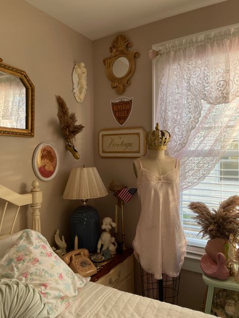 Vintage
Aesthetic 
Antiques
Coquette 
Bedroom
Room Inspo
Inspo
Inspiration 
Thrifted
Thrifted home
Finds
Style Coquette House, Costal Bedroom, Aesthetic Bedroom Decor, Room Wall Colors, Teenage Room, Vintage Room Decor, Vintage Bedroom, Bedroom Vintage, Vintage Room