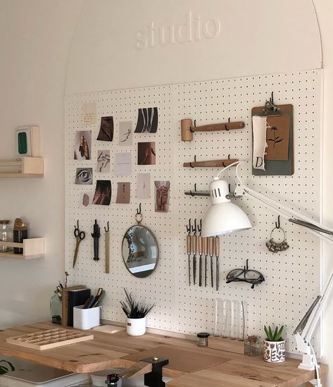 clean bench 🤍 peace on a sunday afternoon #bench #workplace #studio #jewelry #jewellery #workshop #tools #organization #jewelrymaking #silversmith #goldsmith #jeweler #moodboard #home Jeweller Bench, Home Studio Organization, Jewelry Studio Workspaces Home Office, Jeweler Tools, Workshop Decor, Silversmithing Studio, Tiny Jewelry Studio, Jeweler Bench, At Home Jewelry Studio