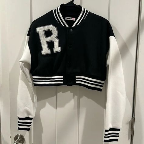 Crop college jackets available..swipe😌 Size 2-10 #fashion #thrift Crop Top Jacket Outfits, Crop Jacket Outfit, Crop Varsity Jacket, Black Crop Jacket, Cropped Jacket Outfit, College Semester, Thrift Ideas, Fashion Thrift, Crop Top Jacket