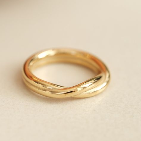 "Join the Golden Circle: The Ultimate Social Network for Stylish Ring Lovers!" Twisted Gold Ring, Plain Gold Ring, Twisted Ring, Pvd Coating, Gold Rings Simple, Simple Ring, Etsy Gold Ring, Ring Simple, Twist Ring