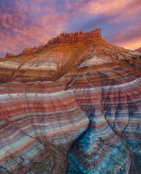 GEOLOGY EARTH 🌍 on Instagram: “Utah’s Rainbow Hills 🔶🔵🔶🔵 . Follow @geology.spots 👈 . credit: @alecoutside . #geology #geologyrocks #geologyporn #geologypage #geology…” Rainbow Mountains Peru, Paria Canyon, Rainbow Mountains, Rainbow Mountain, Utah Usa, Western Australia, The Desert, Amazing Nature, Nature Pictures