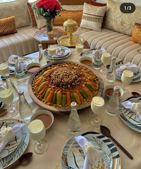 Moroccan Fine Dining, Dinner Presentation Ideas, Moroccan Party Food, Food Family Dinner, Morocco Food, Food Set Up, Moroccan Dishes, Moroccan Food, Tasty Baking