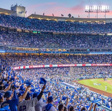 Los Angeles Dodgers Stadium, Stadium Wallpaper, Park Wallpaper, Dodger Game, Mlb Stadiums, Best Wallpaper Hd, Baseball Park, Soccer Stadium, Baseball Pictures