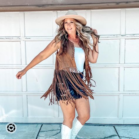 White Fringe Vest Outfit, Western Vest Outfits For Women, Western Fringe Vest Outfit, Fall Festival Vest With Fringe, Leather Fringe Vest Outfit, Western Vest Outfit, Fitted Fringe Vest For Spring, Fringe Vest Outfit, Brown Fringe Vest Outfit