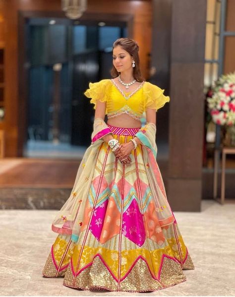 Haldi Theme, Haldi Dress For Bride, Lehengas For Wedding, Haldi Dress Ideas, Haldi Outfit For Bride, Aisha Rao, Mehandi Outfits, Haldi Ceremony Outfit, Latest Bridal Lehenga Designs