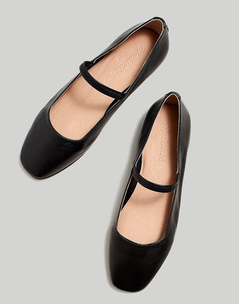 10 Classic Wardrobe Essentials I Can’t Live Without – Lilly & Grant Black Ballet Shoes, Neutral Capsule Wardrobe, Classy Yet Trendy, Flats Outfit, Black Ballet, Travel Capsule Wardrobe, Leather Industry, Minimalist Capsule Wardrobe, Black Ballet Flats