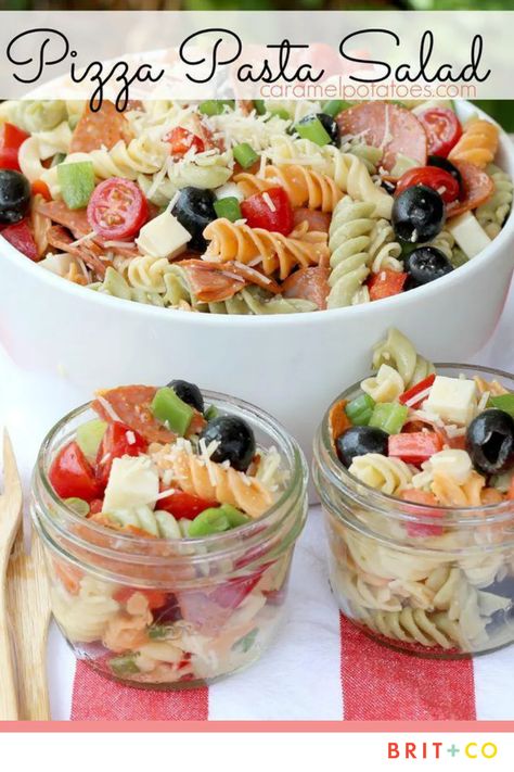 Pizza Pasta Salad, Pizza Flavors, Beach Meals, Picnic Food, Picnic Foods, Pasta Salad Recipes, Pizza Pasta, Camping Food, Summer Salads