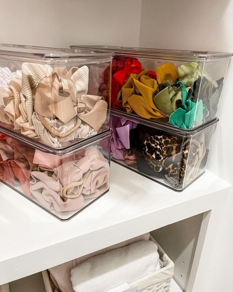 Organization Hair Accessories, Kids Hair Accessories Storage, Hair Accessories Drawer Organization, Hair Bows Organizer Ideas, Girl Accessories Organization, Organize Kids, Bathroom Hair Accessories Organization, Accessories Organization Aesthetic, Hair Accessorie Organization