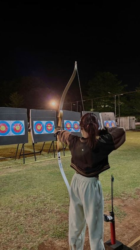 🏹 Bullseye Bonanza: Find must-have gifts for an archer in 2024 that they'll truly use and appreciate, elevating their skills and passion. #ArcherGifts 🎯 Archery Aesthetic, Archery Girl, Weight Gain Workout, Boxe Thai, Life Vision Board, Sports Aesthetic, Bulk Up, Bow And Arrow, Future Lifestyle