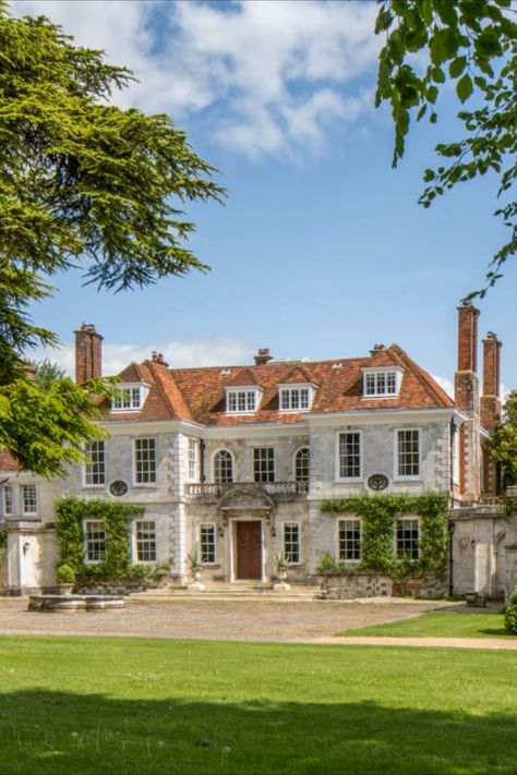 A refined and historic mansion in the pastoral English countryside that is tied to British—and Hollywood—royalty has just hit the market for £13.5 million (US$17.7 million). The more than 300-year-old home is in Hampshire—an area also known as Jane Austen’s County for being the author’s beloved home for much of her life—is known as Shawford Park and the manor is thought to date to 1685. Large British House, Manor Home Interior, British Stately Homes, English Manor Decor, English Countryside Mansion, Country Manor House Interiors, Old Timey Mansion, British Manor Houses, Manor Interior Aesthetic