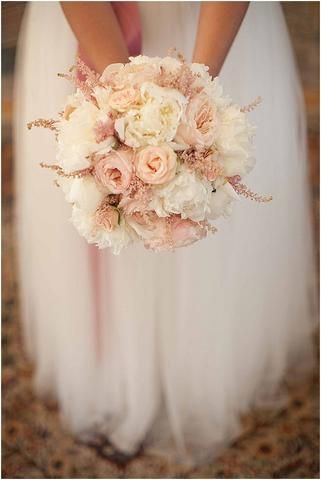 Rose Gold Wedding Flowers, Pink Rose Wedding Bouquet, Rose Gold Wedding Inspiration, Small Bridal Bouquets, Gold Wedding Flowers, Blush Bridal Bouquet, Pink And White Weddings, Red Bouquet Wedding, Gold Wedding Inspiration