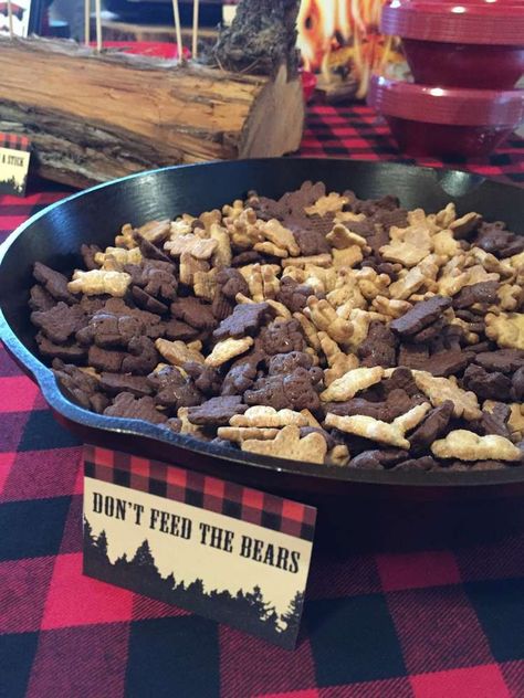 Teddy grahams at a lumberjack birthday party! See more party ideas at CatchMyParty.com! Dont Feed The Bears, Camping Theme Birthday, Lumberjack Birthday Party, Lumberjack Baby Shower, Lumberjack Baby, Teddy Grahams, Lumberjack Birthday, Lumberjack Party, Camping Birthday Party