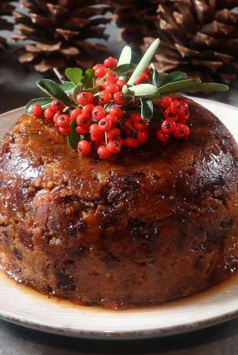 This steamed Christmas pudding is moist, sticky, and deliciously fruity with a great texture — a spectacular British Christmas dessert fit for a queen! Hard Sauce For Christmas Pudding, British Bread Pudding, Steamed Puddings Recipes, English Pudding British Desserts, Steamed Christmas Pudding Recipes, Christmas Pudding Recipes Easy, Victorian Christmas Recipes, Traditional English Christmas Desserts, British Christmas Recipes