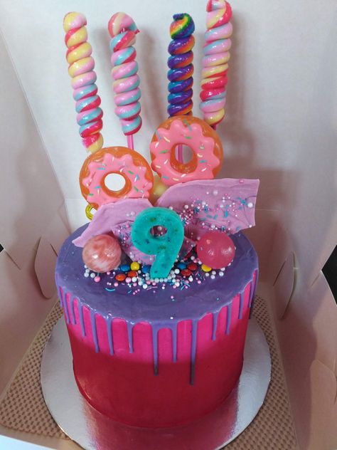 Bday Cakes For Girls, Candy Drip Cake, 9 Birthday, 10 Birthday Cake, Fun Cakes, Candy Cakes, Drip Cake, Candy Chocolate, Decorated Cakes