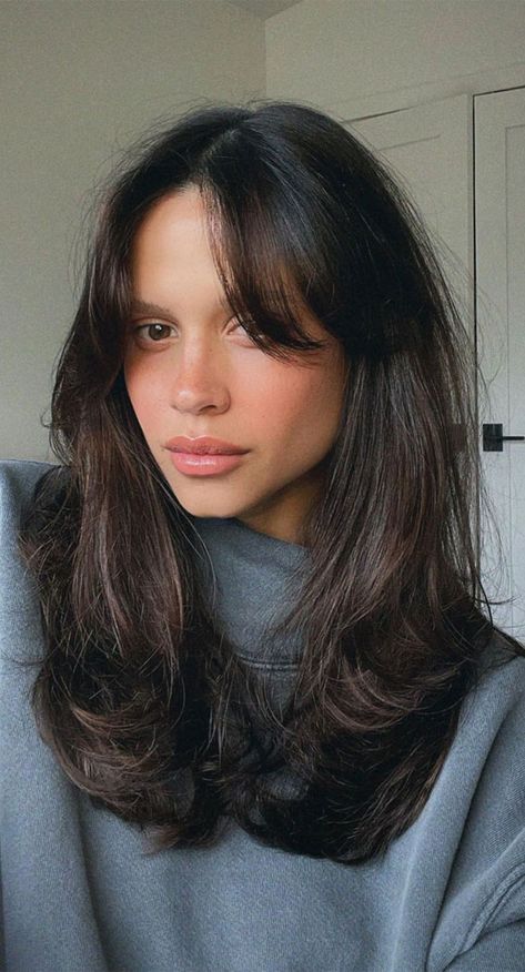 medium layers, medium layered haircut, curtain bangs, haircut with curtain bangs, medium layered haircut with bangs Medium Length Haircut Old Money, Collarbone Length Butterfly Haircut, Rambut Brunette, Brown Hair Inspo, Layered Haircuts For Medium Hair, Medium Layered Haircuts, Bangs With Medium Hair, Hairstyles For Layered Hair, Haircuts For Medium Hair