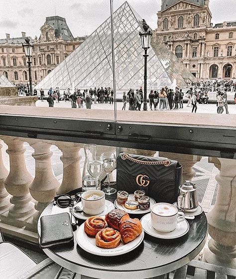 Breakfast with a view Gucci Marmont Bag, Society Social, Best Designer Bags, Paris Cafe, Gucci Marmont, Louvre Paris, Travel Beauty, Paris Travel, Romantic Getaways