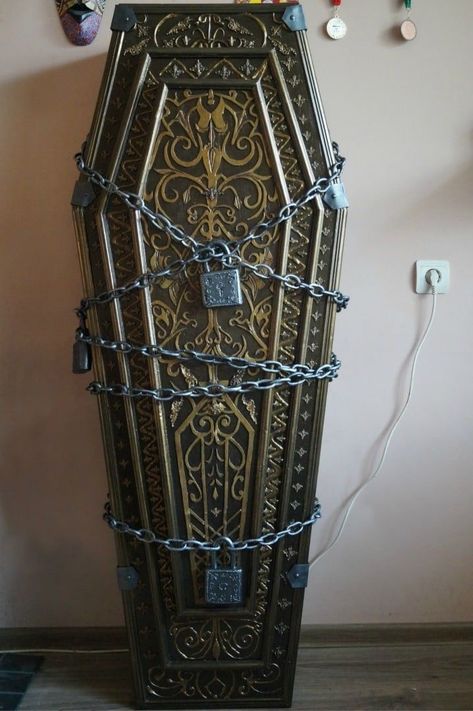 Vampire Coffin Art, Gothic Coffin Art, Coffin Concept Art, Coffin Aesthetics, Coffin Aesthetic, Orc Warlock, Coffin Art, Vampire Coffin, Vampire House