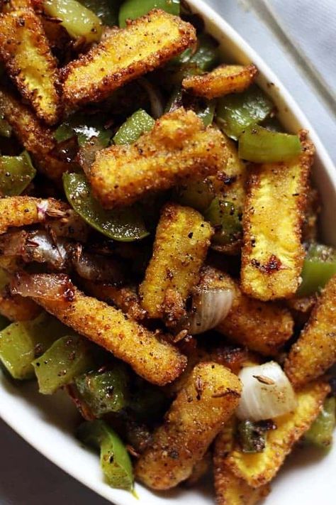 Baby corn pepper fry- an easy side dish for you that is vegan, gluten free and super delicious. Pair this Asian style fry with your fried rice, noodles or just serve as snack with drink of your choice. How ever you choose to serve, this baby corn fry is sure to please everyone's palate. Here is how to make easy baby corn pepper fry with step by step photos. Recipe via cookclickndevour.com #babycornpepperfry #pepperfry #babycornrecipes #vegan #cookclickndevour Baby Corn Fry, Best Vegetable Recipes, Fried Rice Noodles, Veg Curry, Veg Snacks, Baby Corn, Veg Dishes, Chaat Recipe, Vegetarian Snacks Recipes