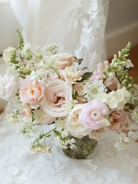 Blush, white, and peach floral tones with soft greenery will give your bridal bouquet such an airy, and garden inspired look. We customize all our floral arrangements & designs to match the desired look you have for your day! Based in the entire New England region & beyond ✈️ Pink And White Spring Bouquet, Floral Sprays For Weddings, Pink And White Flower Arrangements Wedding, Pastel Pink And White Wedding Bouquet, Florals On Wedding Cake, Floral Arrangement Styles, Pink And Cream Flower Arrangements, Blush And Cream Bridal Bouquet, Pink And White Arrangements