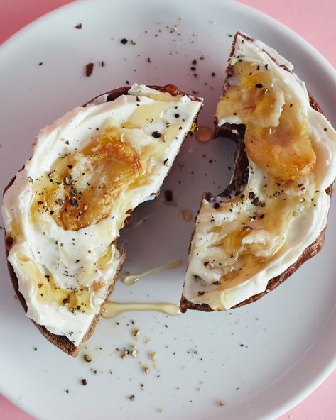 Bagel Cream Cheese Toppings, Cream Cheese Toast Recipes, Bagel And Cream Cheese Ideas Breakfast, Everything Bagel With Cream Cheese, Sweet Bagel Toppings Ideas, Cream Cheese Schmear, Plain Bagel With Cream Cheese, Morning Bagel Ideas, Cream Cheese Flavors For Bagels