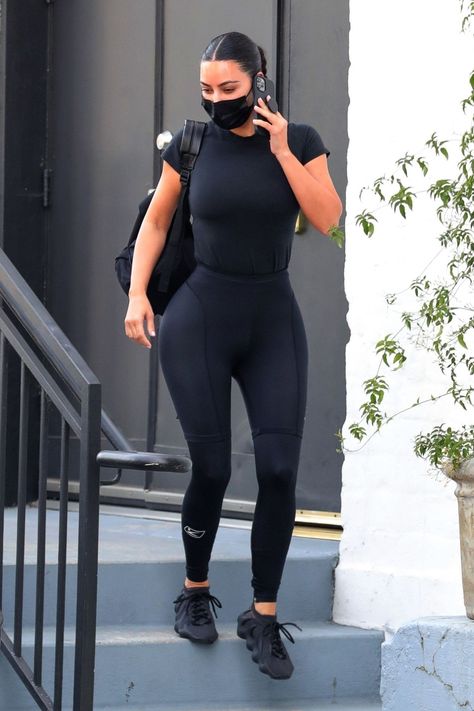 Kim Kardashian Workout, Kim Kardashian Black Dress, Pink Pleated Skirt, Gymwear Outfits, Kim Kardashian Outfits, Kardashian Outfit, Kim Kardashian Style, Causal Outfits, Gym Style